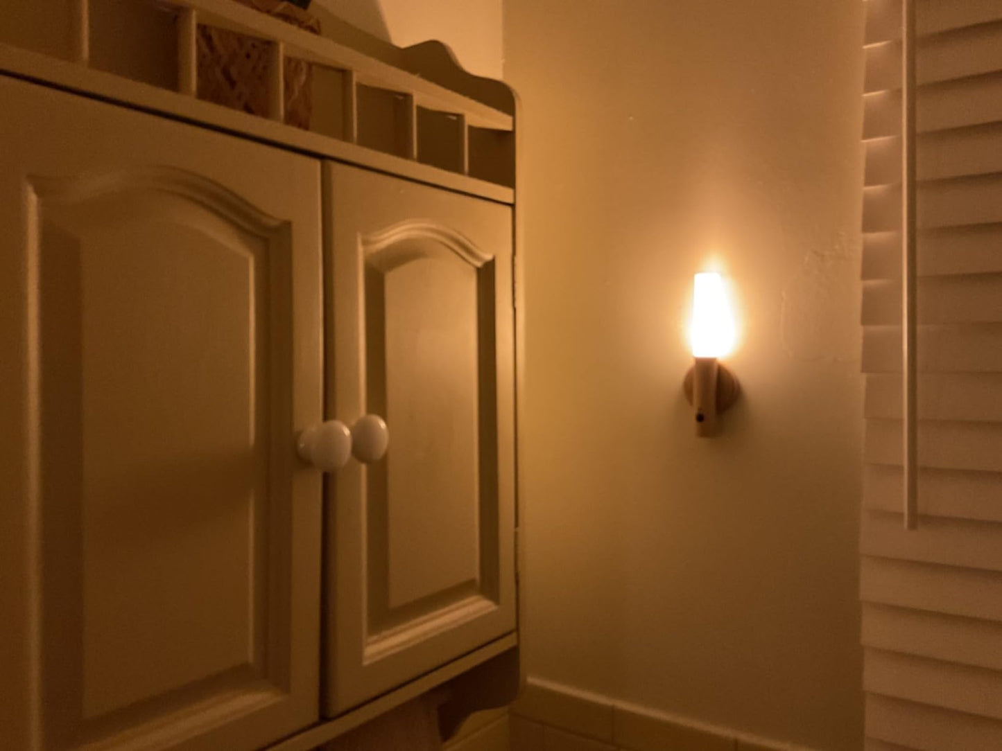 Luz Nocturna Recargable con Sensor de Movimiento